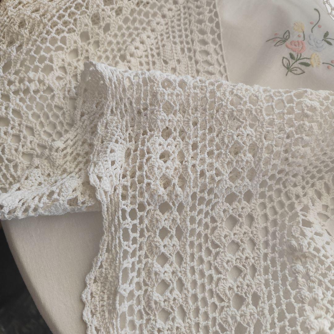 イギリスヴィンテージ　クロッシェ編みレース　色糸刺繍パネル　マルチカバー