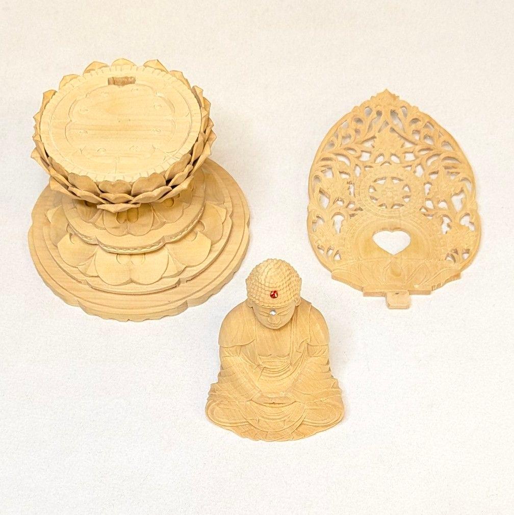 【ゲリラセール・新品】 釈迦如来座像　黄楊　総高さ約15.5㎝　丸形台座付　釈迦