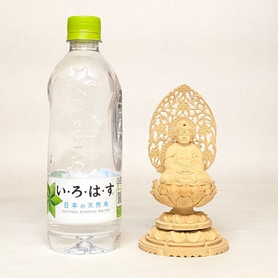 【ゲリラセール・新品】 釈迦如来座像　黄楊　総高さ約15.5㎝　丸形台座付　釈迦