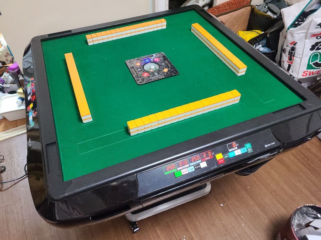 麻雀卓とメッシュチェア×4のセット