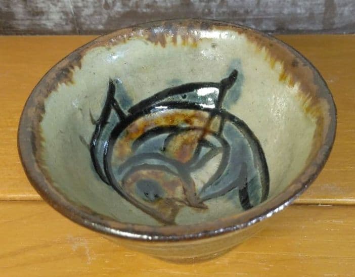 人間国宝 金城次郎 壷屋焼ぐい呑(笑魚紋ぐい呑）栞 共箱 壺屋焼 やちむん 美品