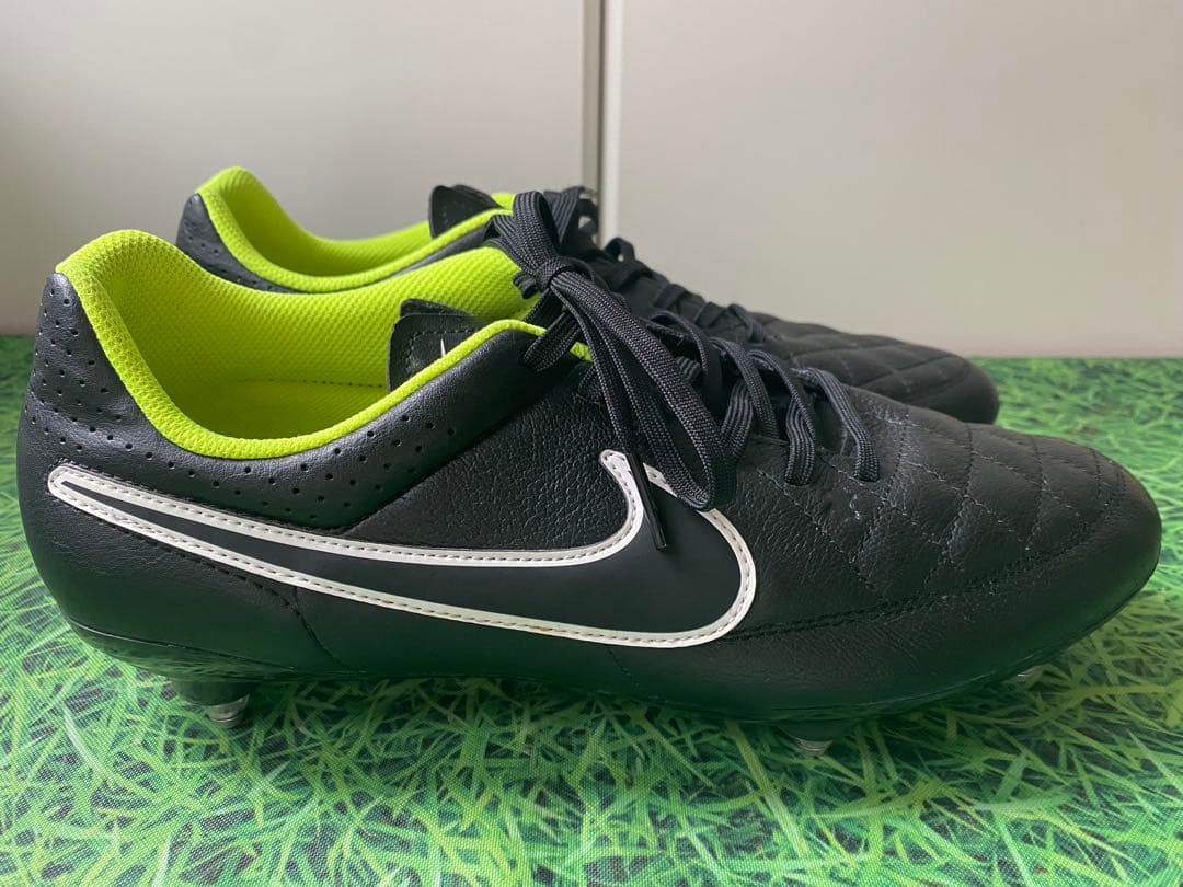 ☆未使用☆送料無料☆NIKE(ナイキ)TIEMPO GENIO レザー SG☆