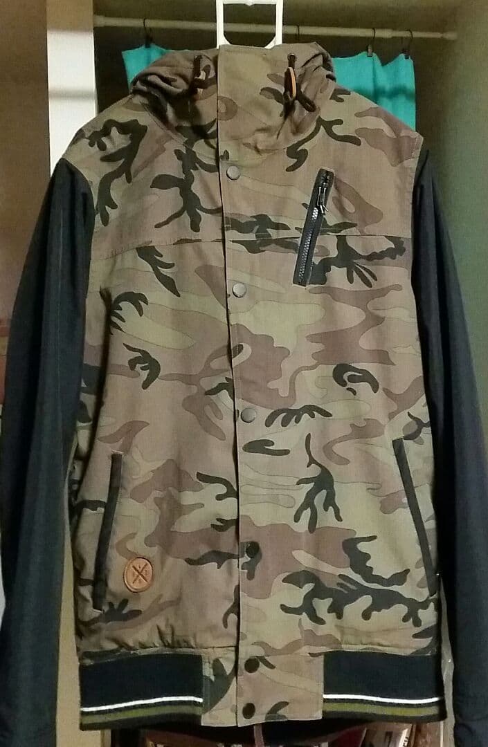 スノーボード　ウェア　ホールデン　Mサイズ　メンズ　レディース　カモフラ