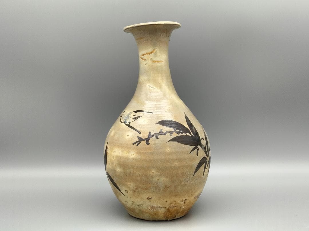 磁州窯 白地鉄絵飛雀草文徳利瓶　玉壺春形瓶