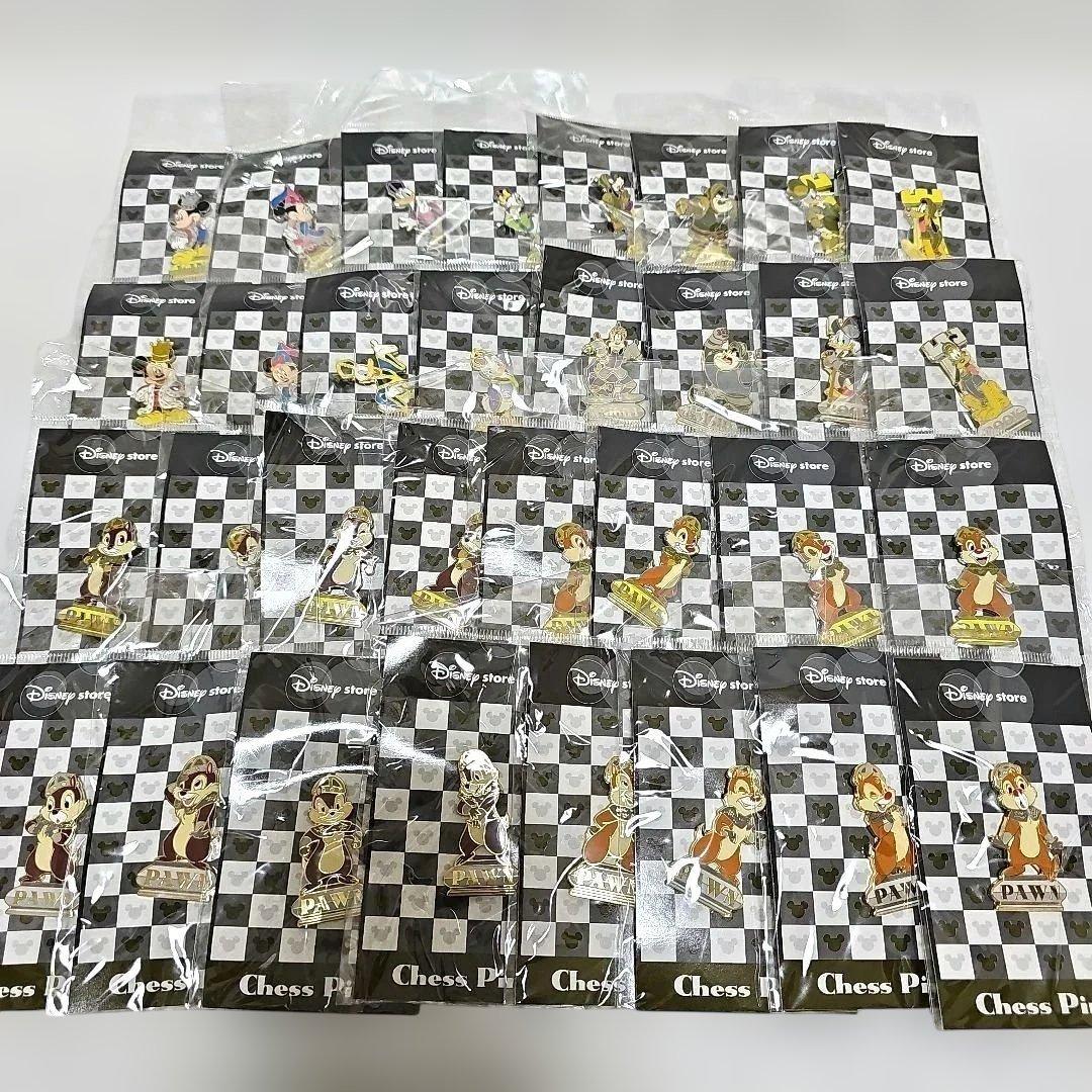 DisneyStore キャラクターピンバッジ チェス32個