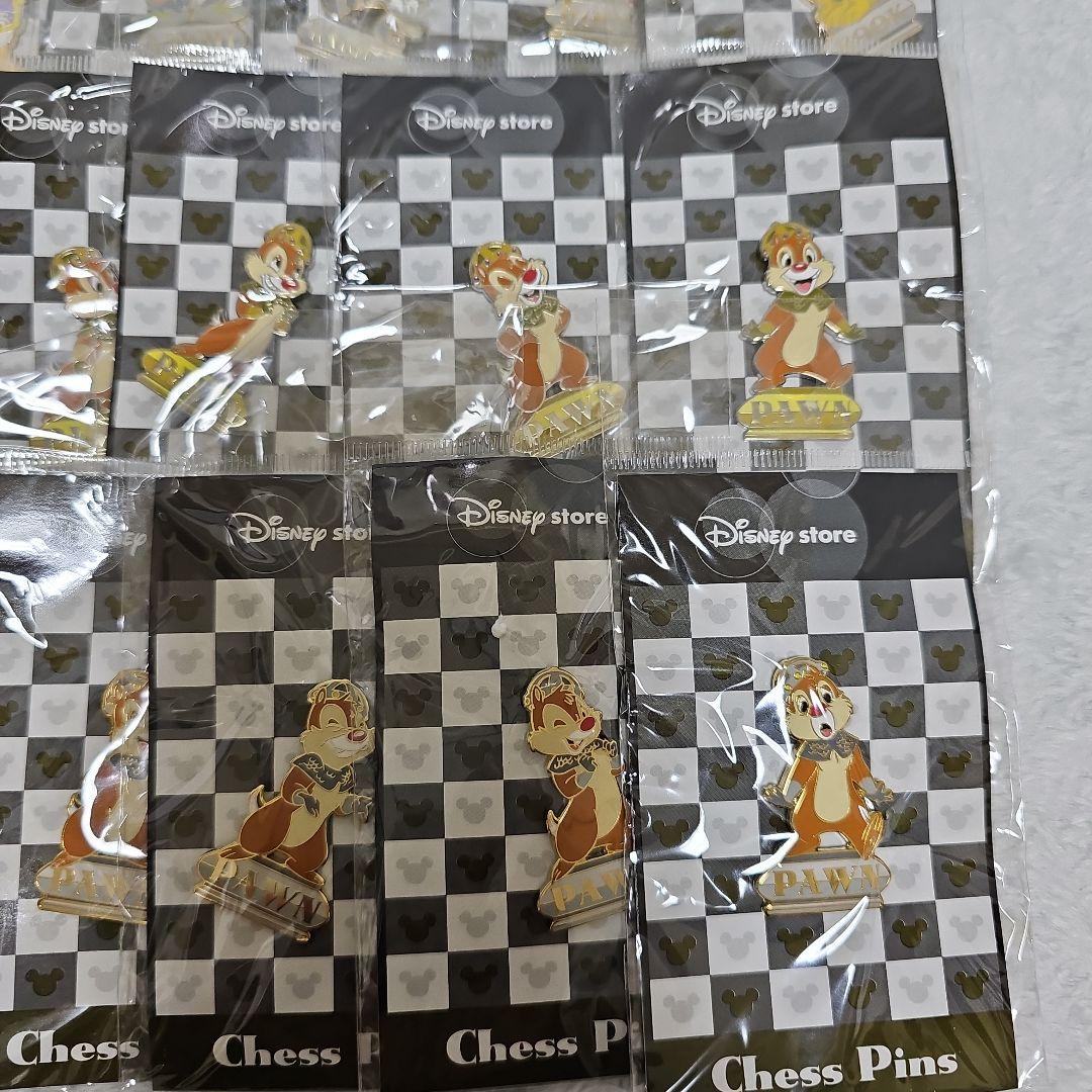 DisneyStore キャラクターピンバッジ チェス32個