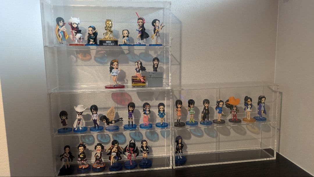 ワンピース ワールドコレクタブルフィギュアセット　ニコ・ロビン　　31種