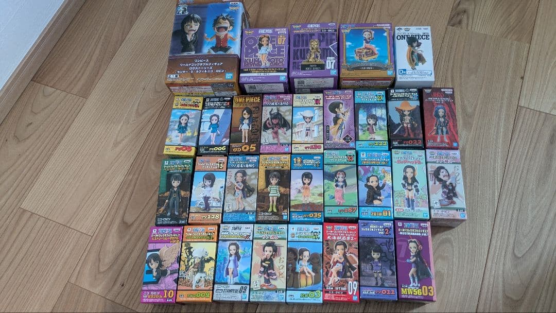 ワンピース ワールドコレクタブルフィギュアセット　ニコ・ロビン　　31種