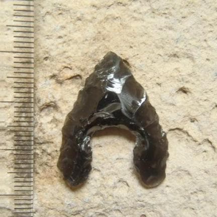 精密加工された 石器 北海道十勝産黒曜石　　149
