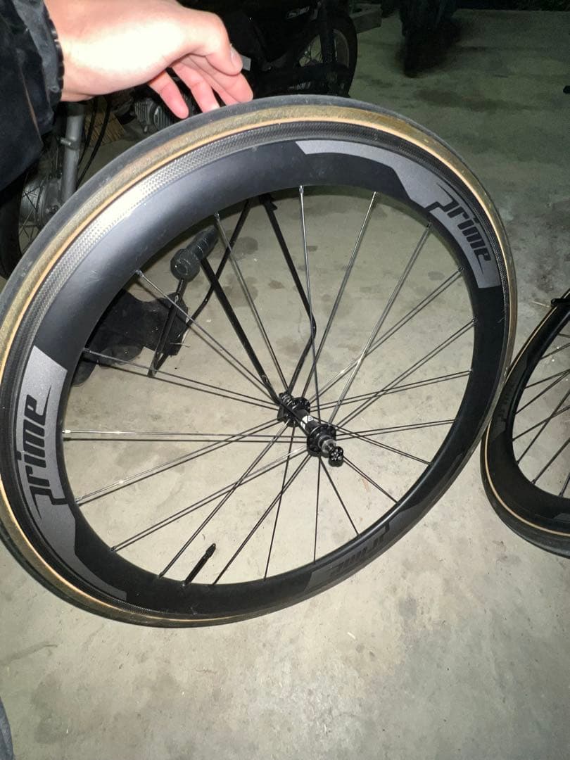 Prime チューブラータイヤ ブラック/ゴールド