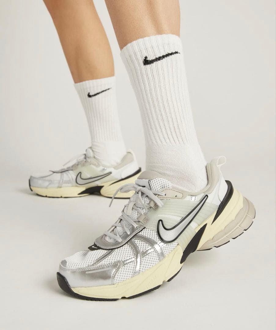 【入手困難】23.5 NIKE W V2K RUN \"WHITE SILVER