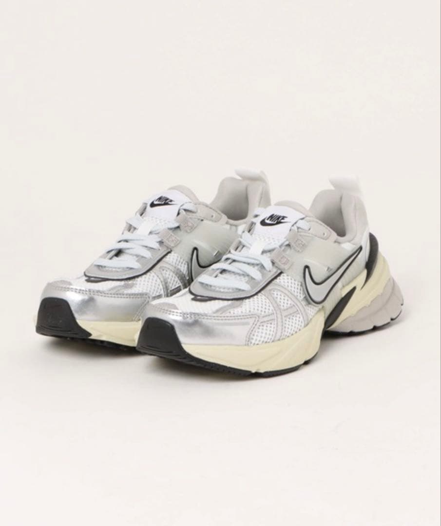 【入手困難】23.5 NIKE W V2K RUN \"WHITE SILVER
