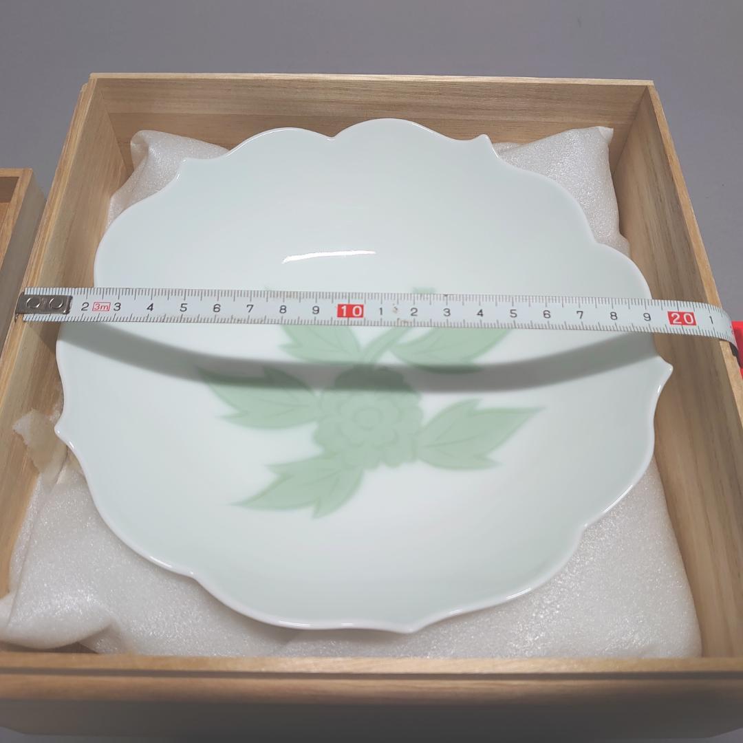 人間国宝 井上萬二／白磁彫／緑釉／牡丹文／菓子鉢／未使用