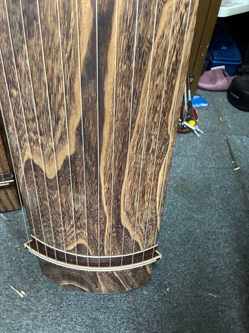 お琴です。13弦 並甲乍ら琴柱の倒れた跡も少なく音色が良い