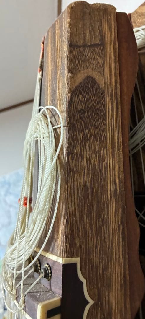 お琴です。13弦 並甲乍ら琴柱の倒れた跡も少なく音色が良い