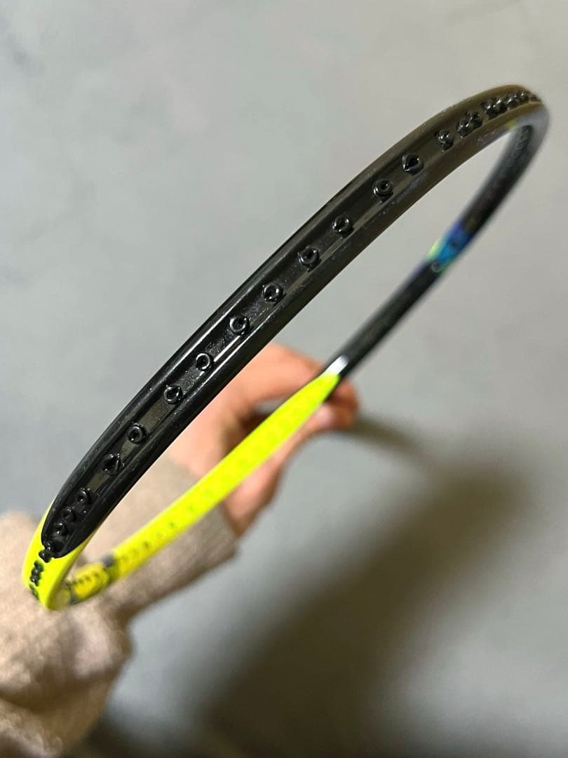 アストロクス77バドミントンラケット / ASTROX 77 4U