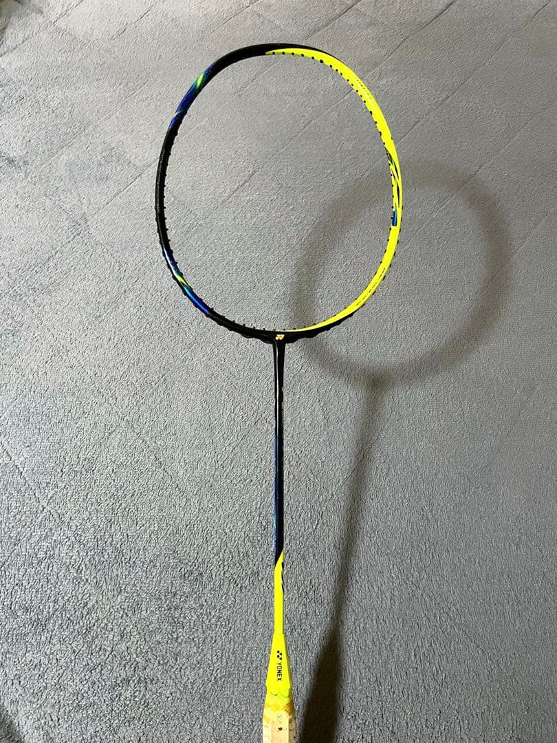 アストロクス77バドミントンラケット / ASTROX 77 4U