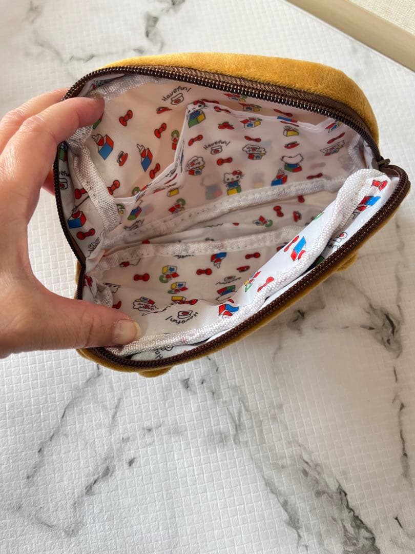 日焼けキティ ポーチ