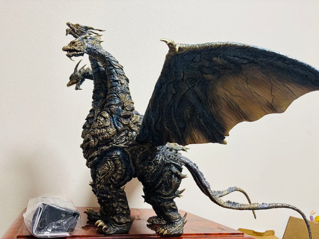 少年リック限定　東宝大怪獣シリーズ　カイザーギドラ　発光ver 最終価格。