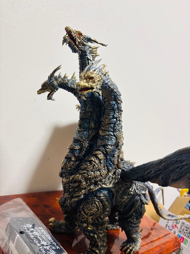 少年リック限定　東宝大怪獣シリーズ　カイザーギドラ　発光ver 最終価格。
