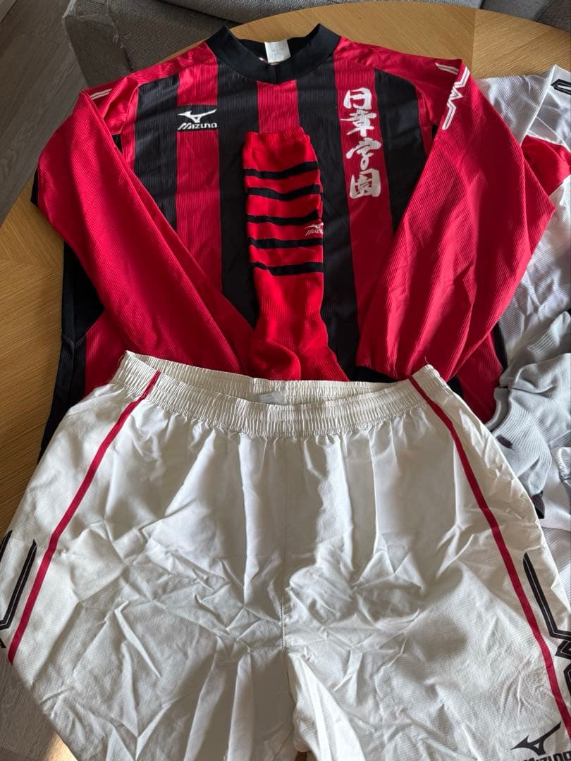 日章学園高校サッカー部　ユニフォームフルセット赤白