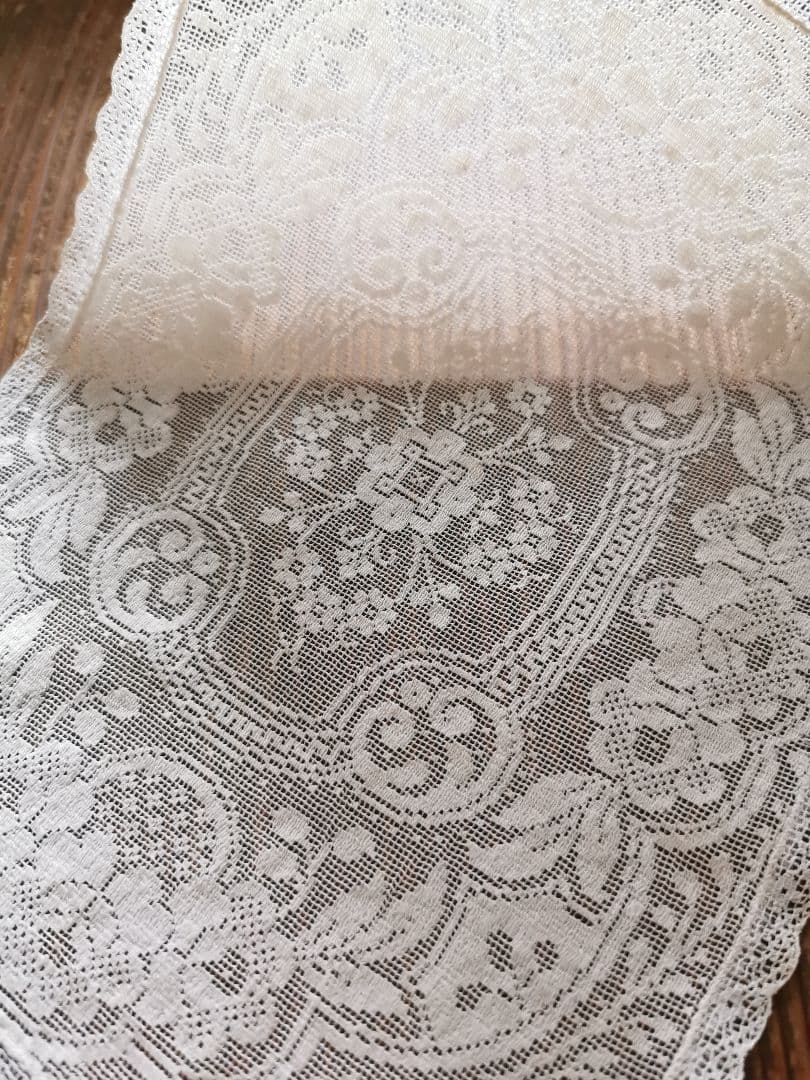 アンティーク 目の細かな◻◽フィレレース レクタングル トレイクロス ローズ紋様