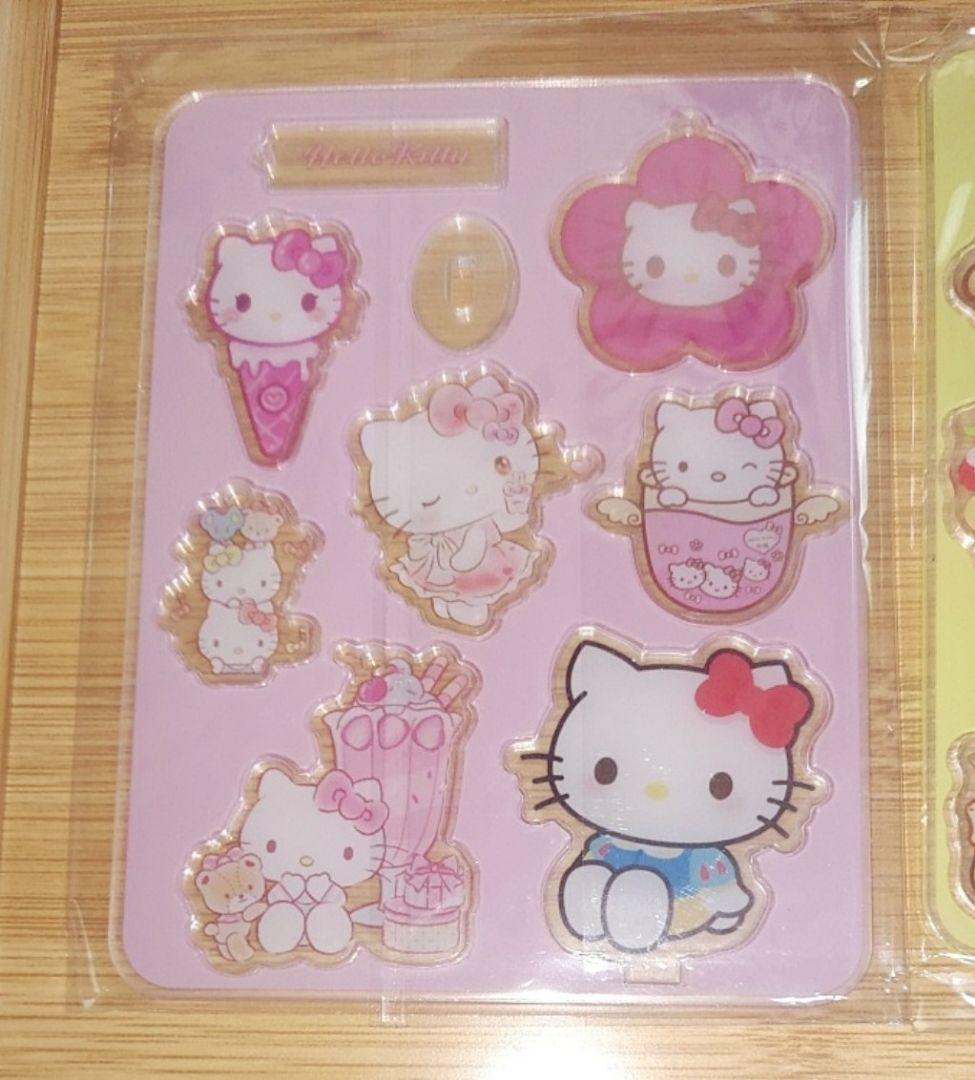 サンリオ スタンドとキーホルダーが作れるアクリル