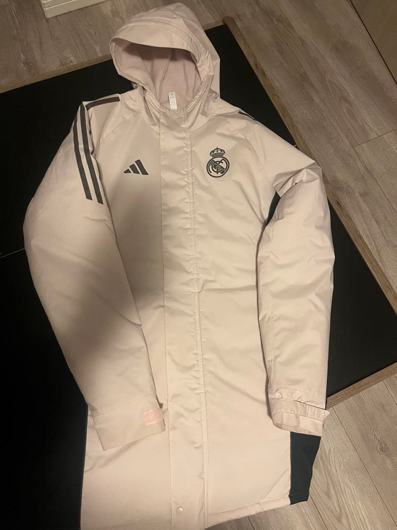 早い物勝ち 日本未発売 レアルマドリード ベンチコート上下セット 選手着用モデル