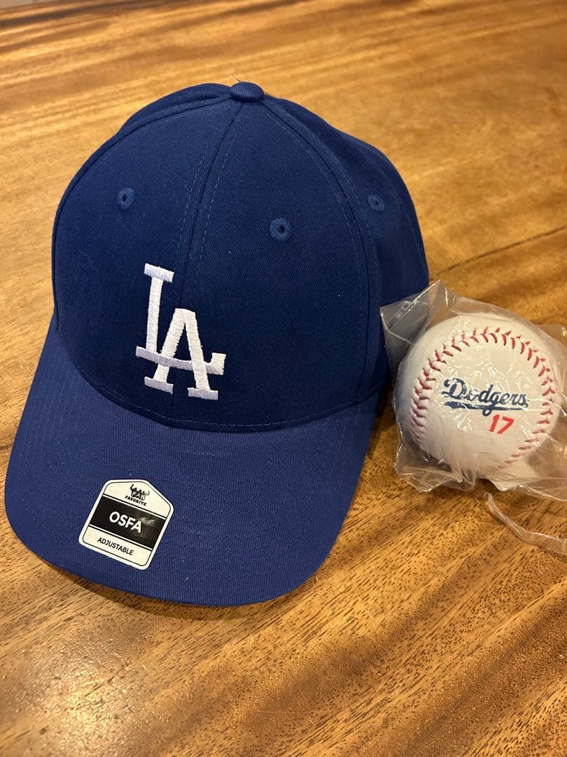 【FAN FAVORITE】キャップ　ドジャース　サイズフリー　ボール付き
