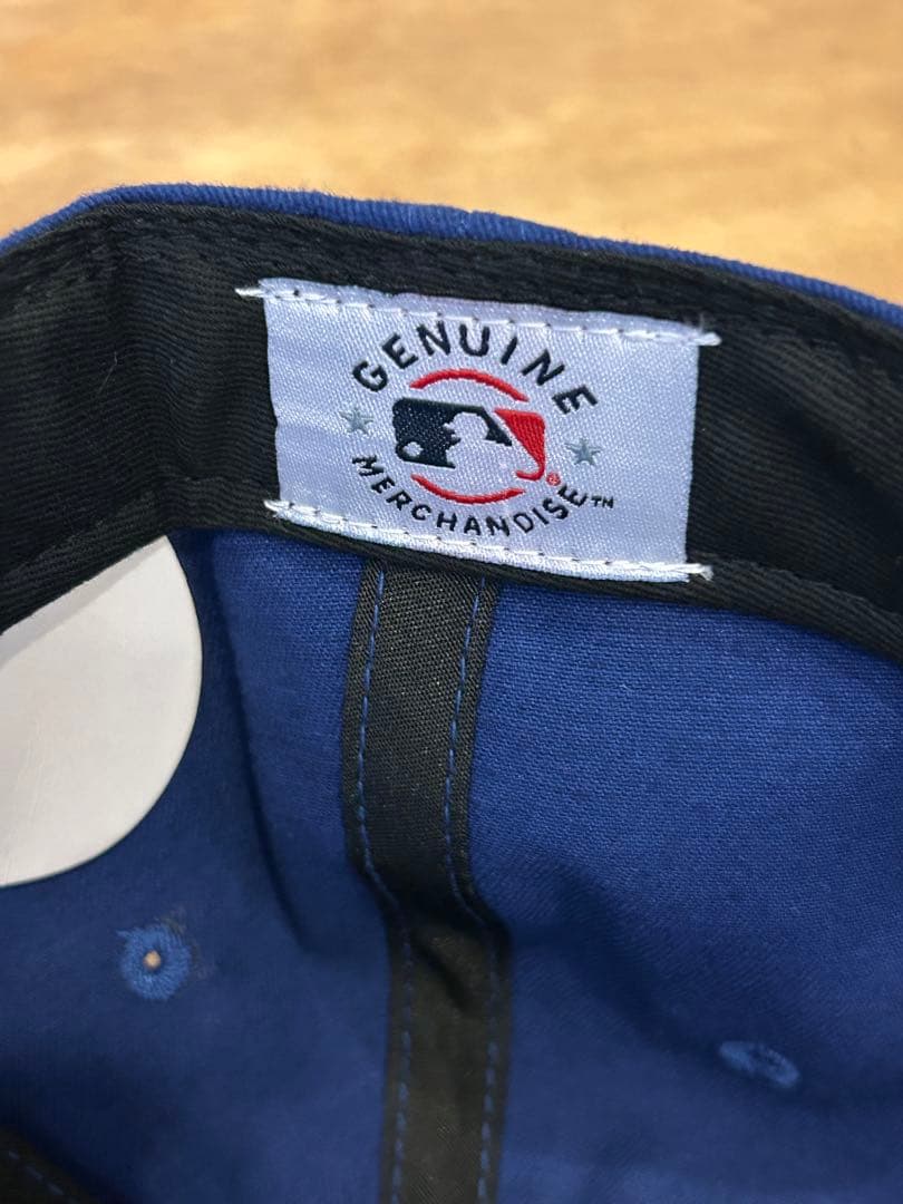 【FAN FAVORITE】キャップ　ドジャース　サイズフリー　ボール付き