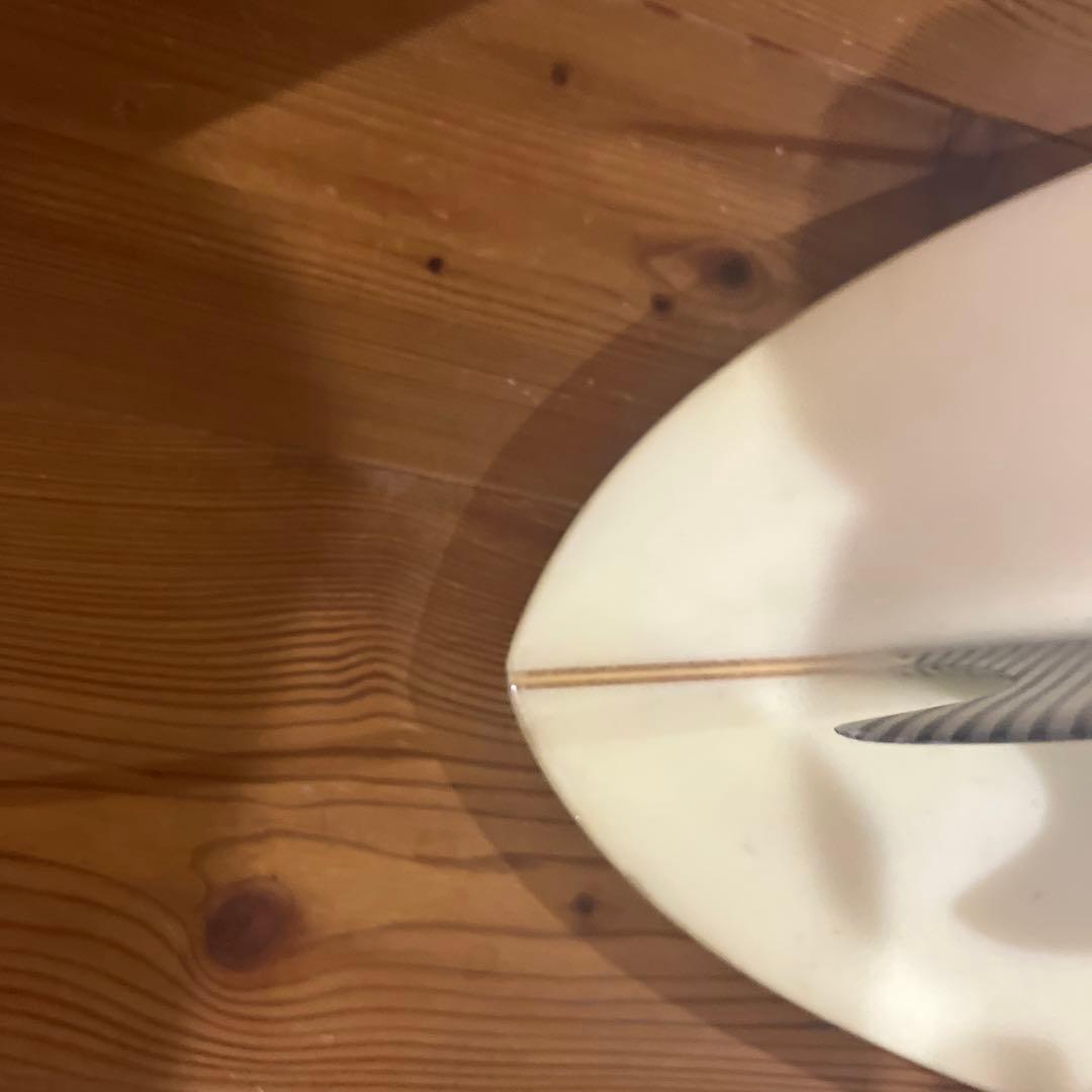 ラスティサーフボードサイズ6.8ぐらい厚み6センチ幅43ぐらいです