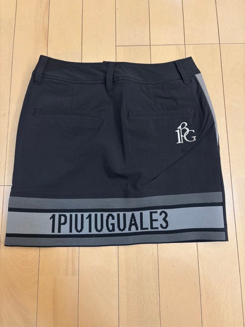【未使用】1piu1uguale3 スカート黒_期間限定価格