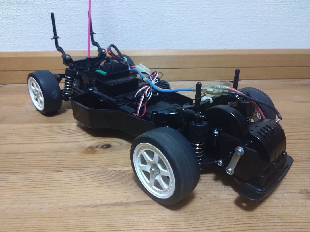 希少!　美品!　タミヤ　FF01　シャーシ　　メカ付　ラジコン