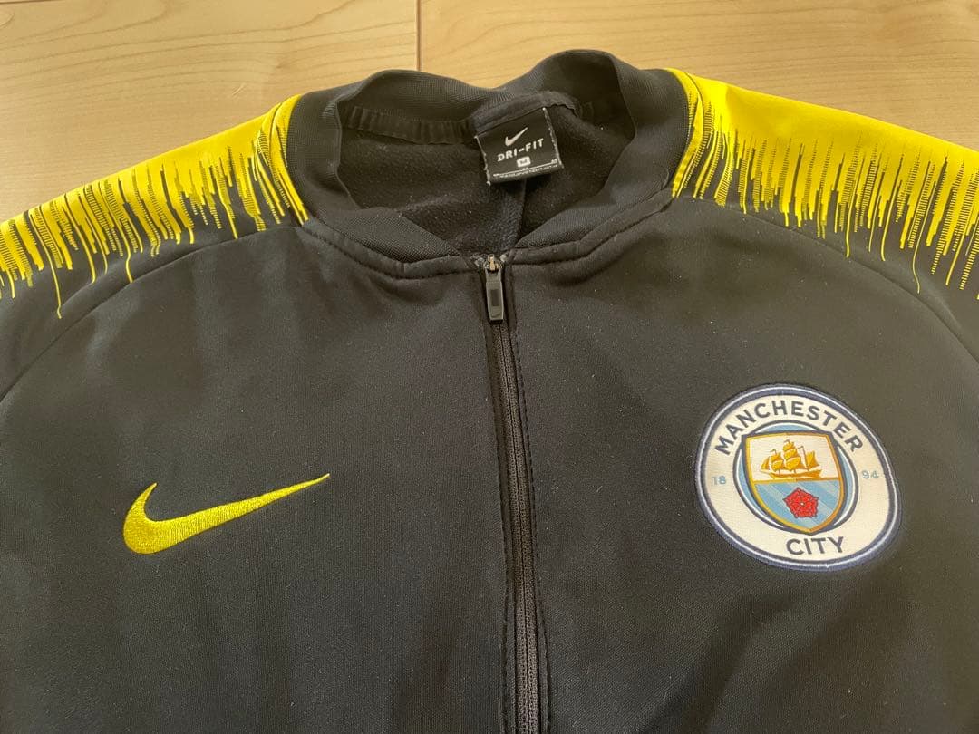 サッカーナイキマンチェスターシティMCFCアンセムジップジャケット黒黄