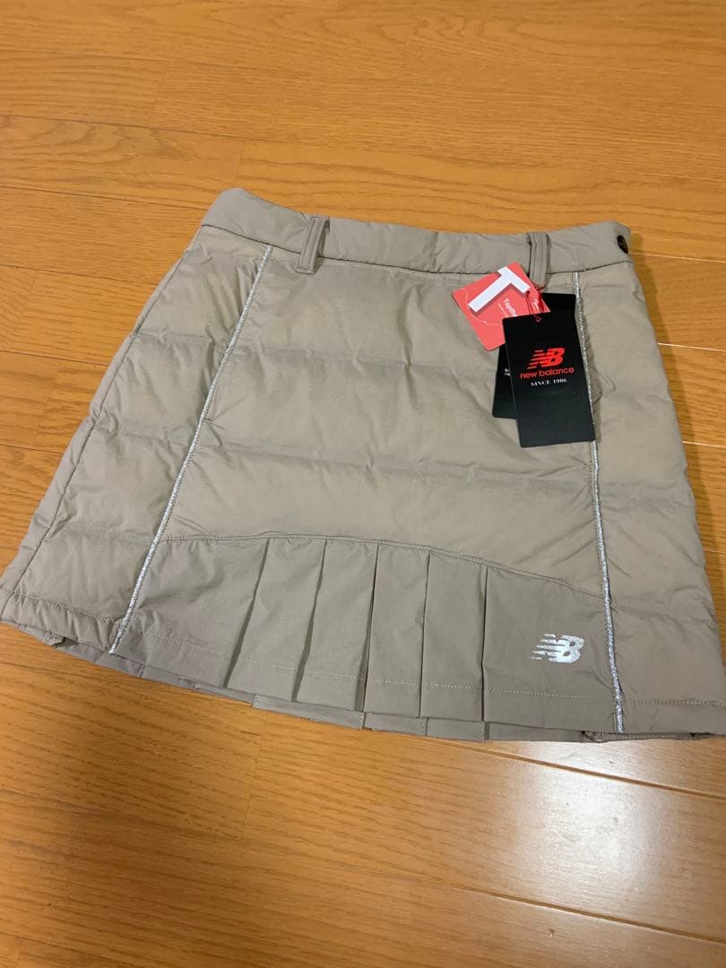 新品　ニューバランスゴルフ　秋冬　ゴルフスカート　ベージュ　SS かわいい