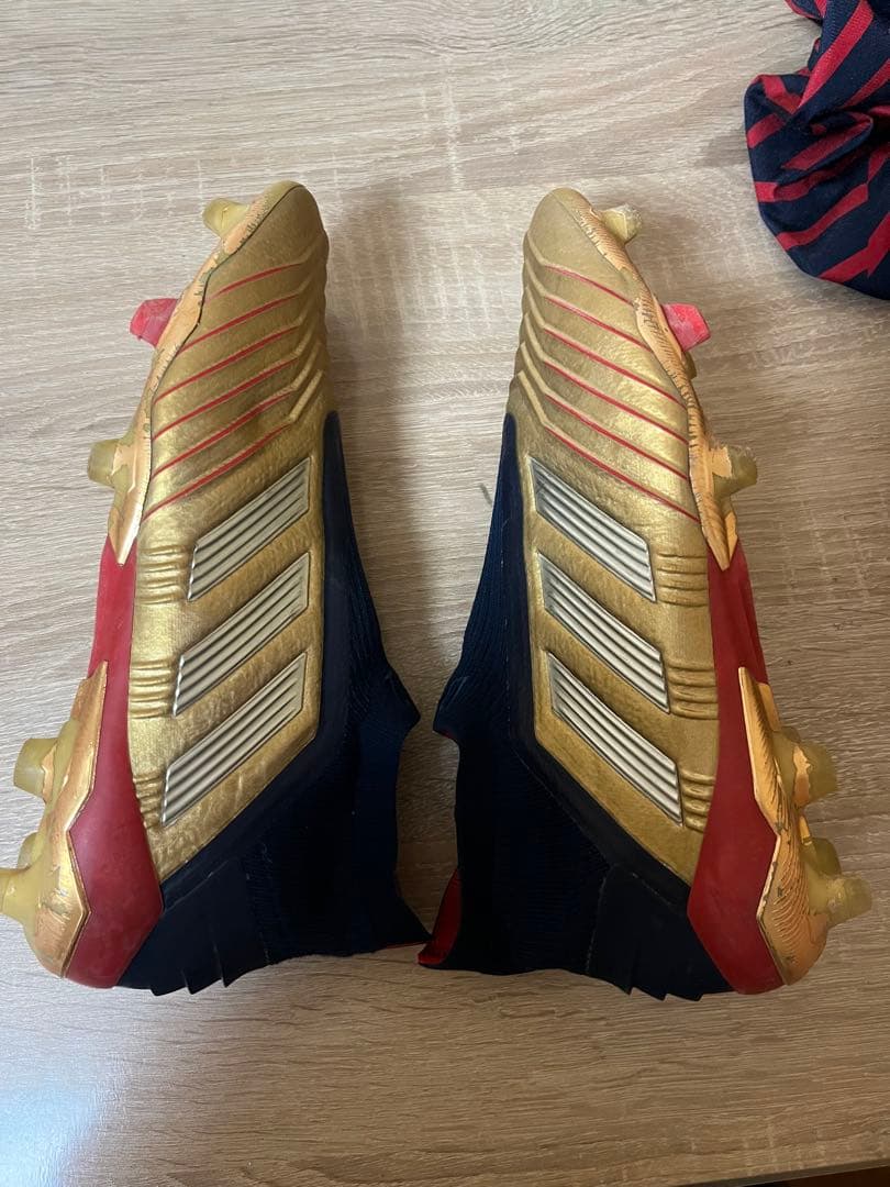 adidas サッカーシューズ スパイク ゴールド　プレデター　紐なし