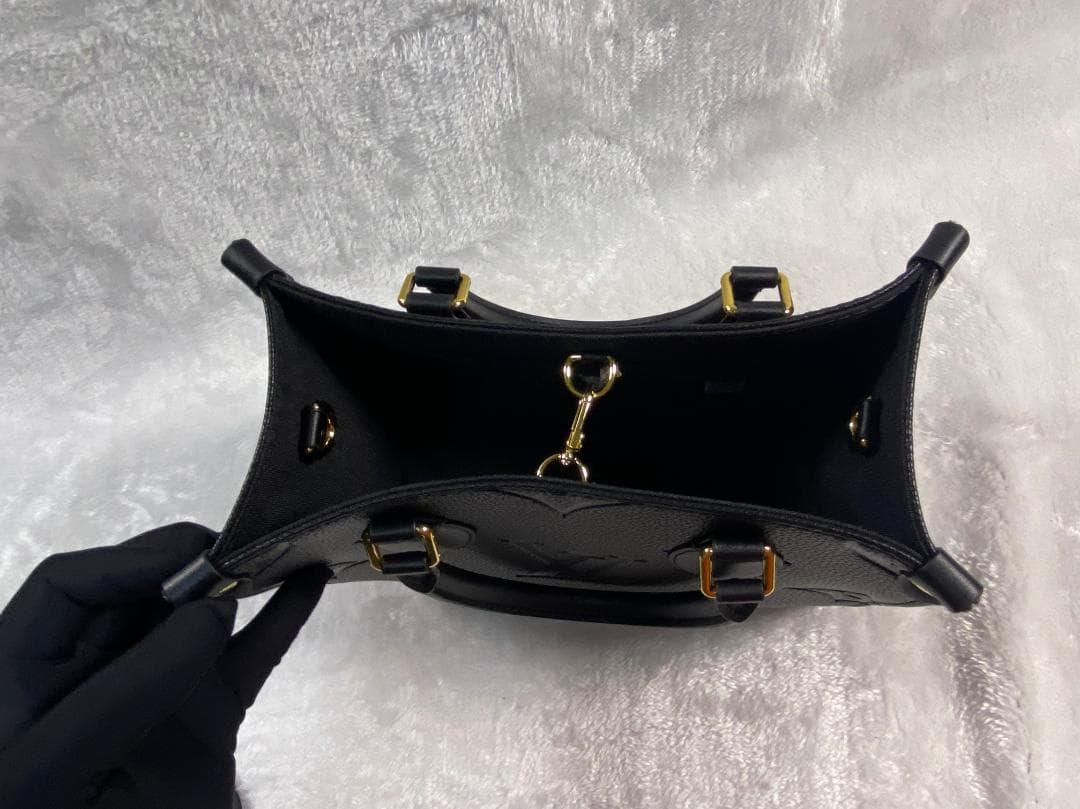 Louis Vuitton 黒のハンドバッグ/ショルダーバッグ