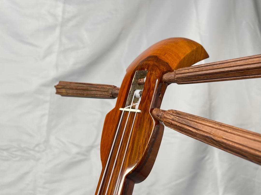 沖縄三線 実入りチーク/チュン木 人工皮 スンチ塗り