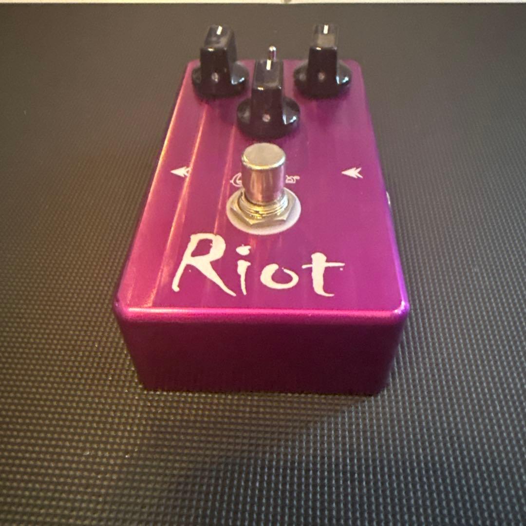 Suhr Riot 【ディストーション】