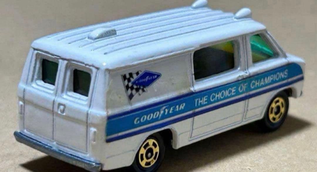 日本製 トミカ シボレー シェビーバン