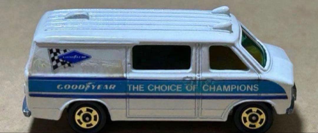 日本製 トミカ シボレー シェビーバン