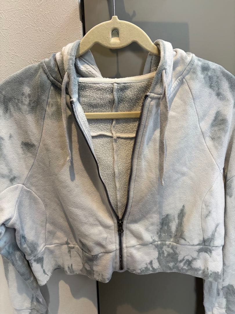 【レア】aloyoga クロップドパーカー　フーディ　マーブル柄