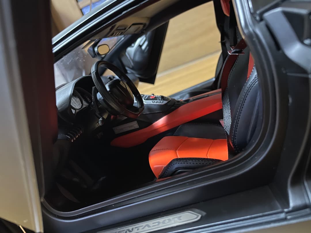 ポケール ランボルギーニ アヴァンタドール　1/8 pocher