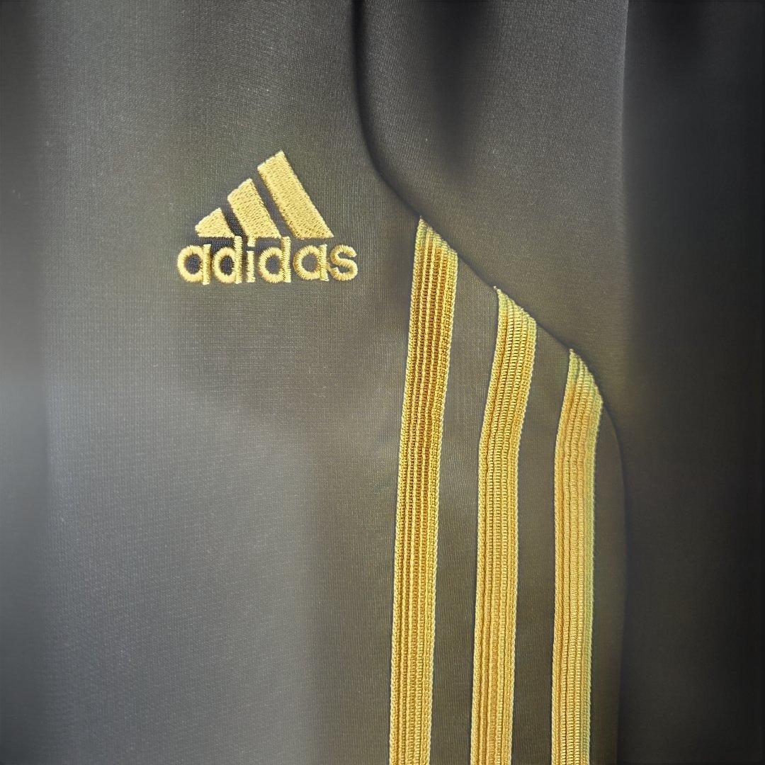 adidas ブラック/ゴールド ジャージ上下セット　Mサイズ