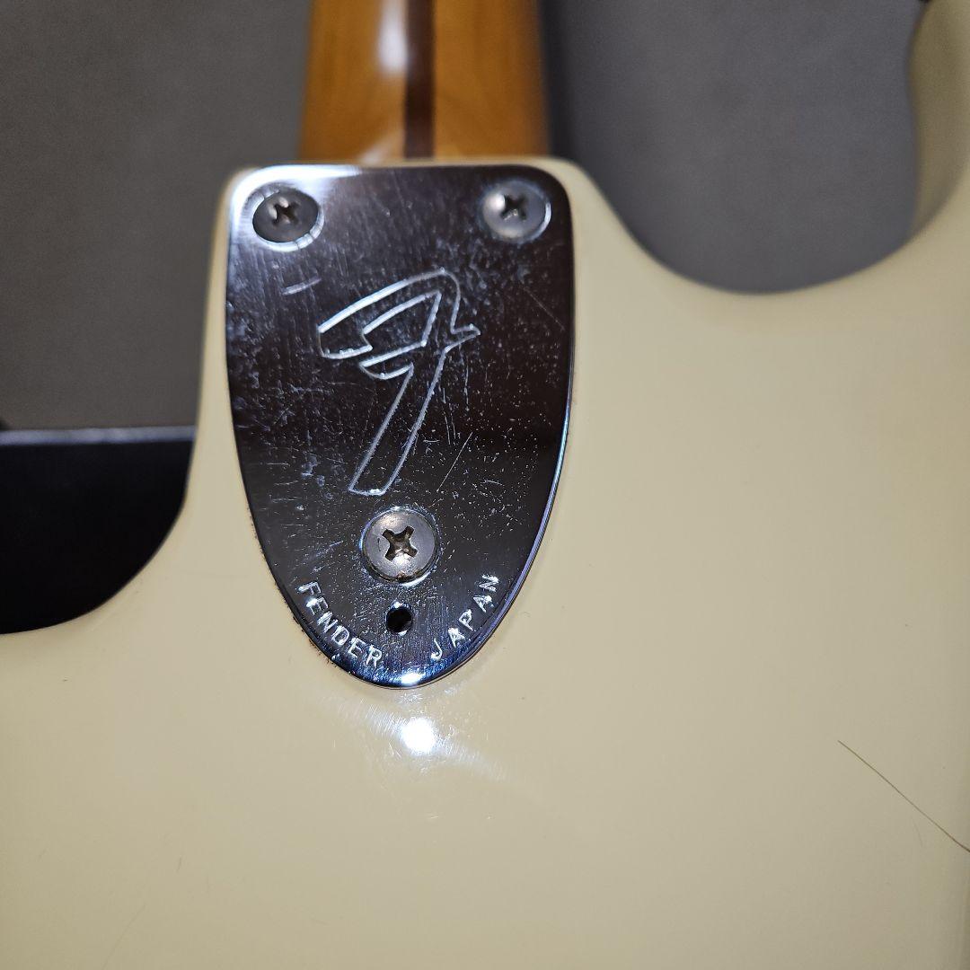 【エレキギター】ストラトキャスター アイボリーです。