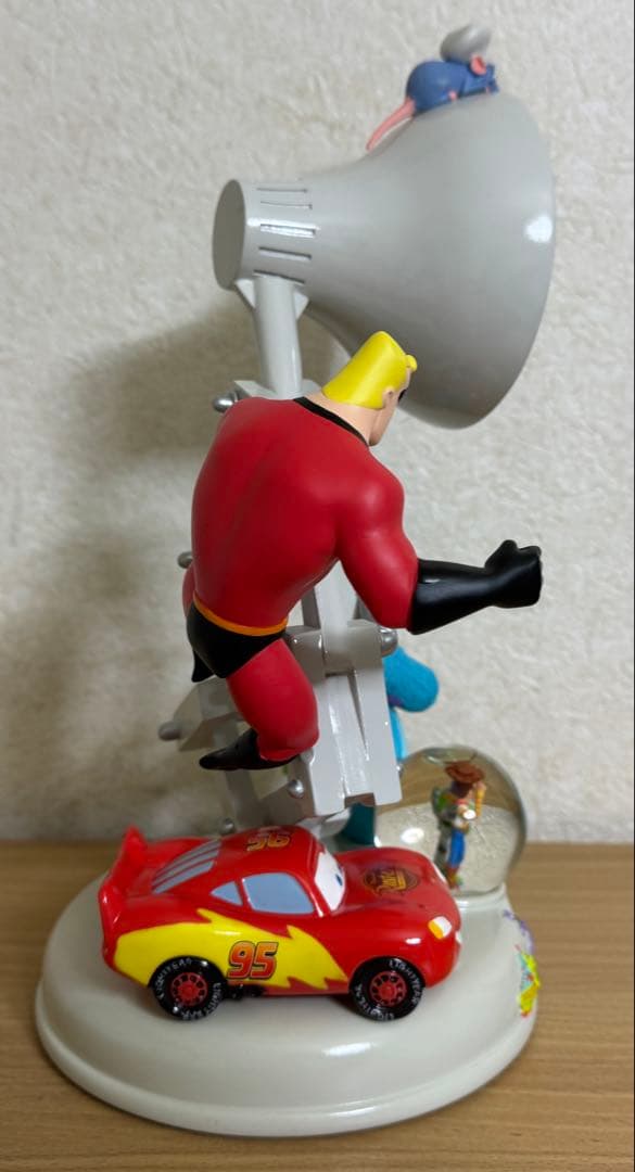 ディズニーパークス ピクサー キャラクター スノーグローブ