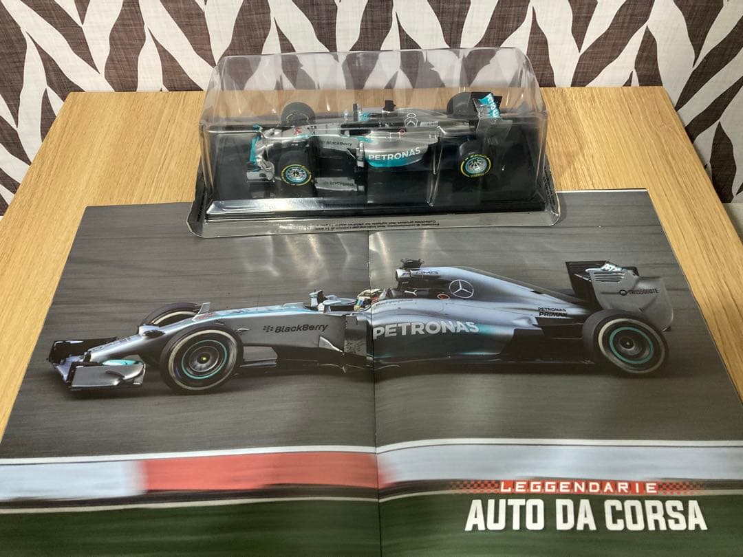 一台限定入荷　日本未発売　ビッグスケールF1コレクション　メルセデス　W05