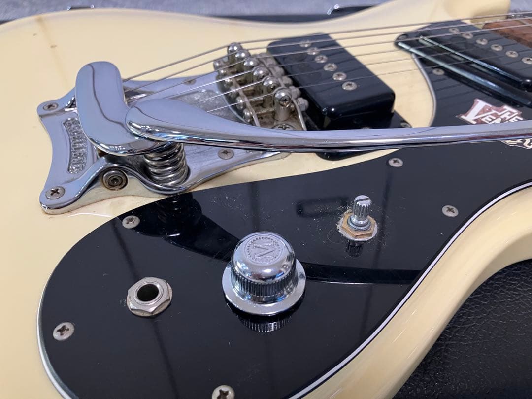 Mosrite V65ハードケース付き