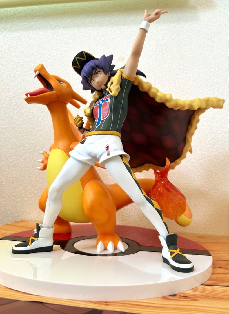 ダンデ・リザードン フィギュア ポケモンセンターオリジナル 外箱付き