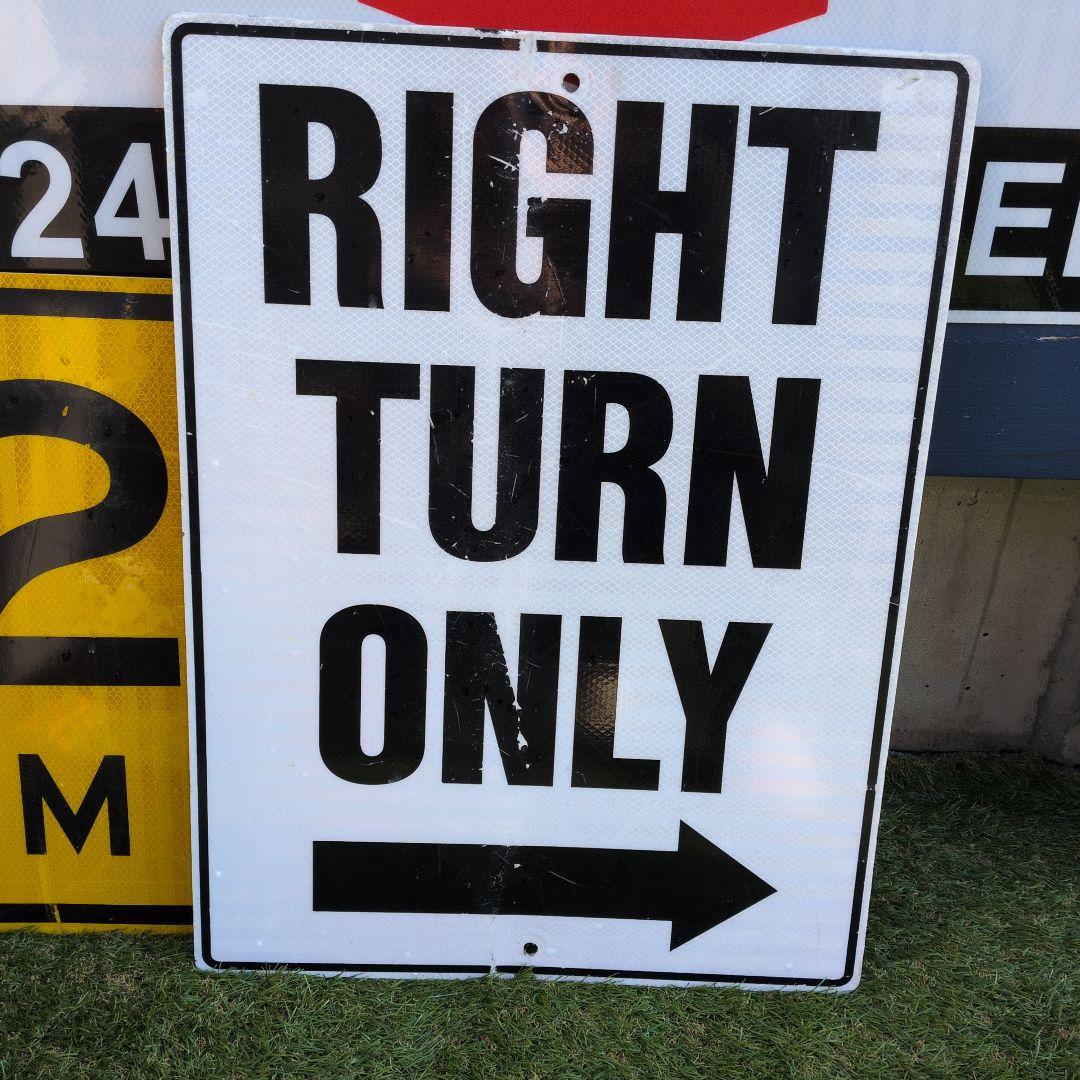 アメリカ　ロードサイン　道路標識